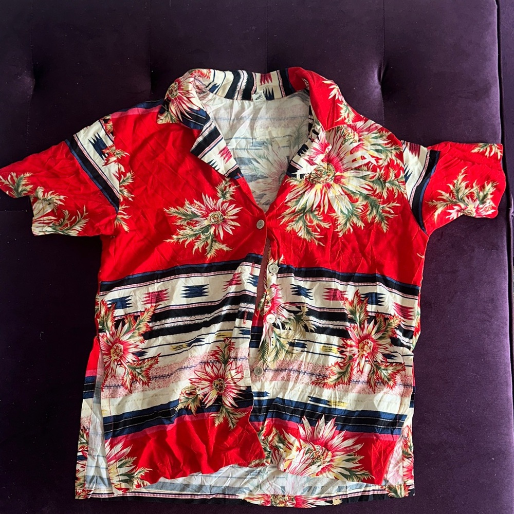 Tah Women’s Red Floral Button-Down Shirt - Tropical Print Miami Style Resortwear